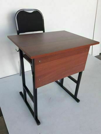 Парта для школьников с стульями