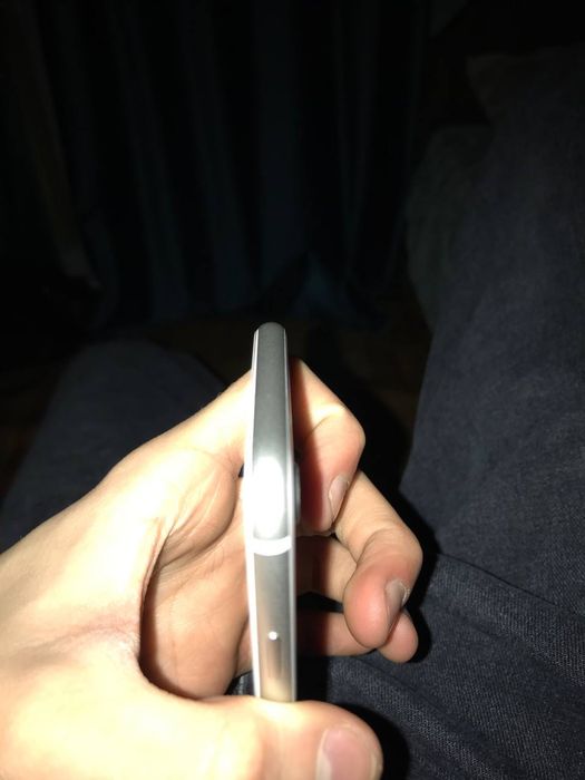 Продам срочно  IPhone 8