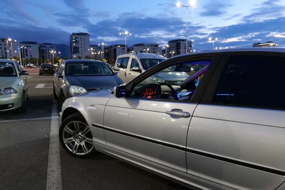 BMW e46 318i 143 cp cu sistem audio harman kardon+lumini ambientale