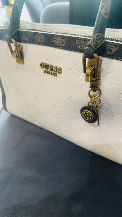 Дамска чанта Guess