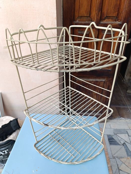 Старинная угловая трехъярусная полка для ванной