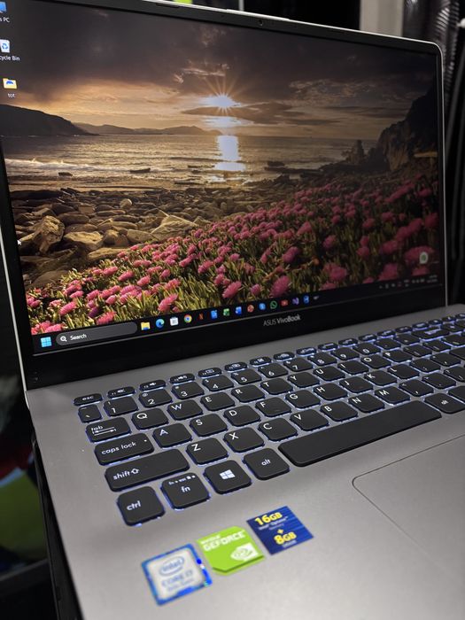Laptop ASUS VivoBook i7, 8GB RAM, Windows 11 Home