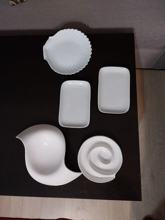 Кристални и стъклени купи.