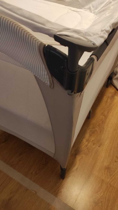 Pătuț pliabil de bebe GRACO cu masă de înfășat, sunete și vibrație