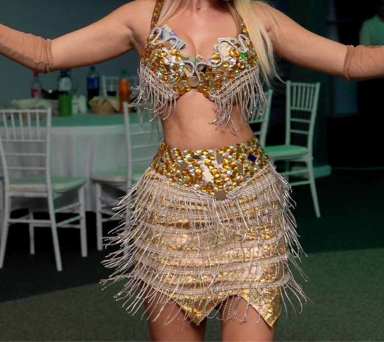 Costum de dans auriu , marimea s ,