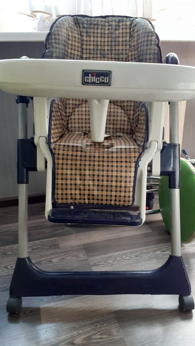 Продам стол для ребёнка 'chicco'
