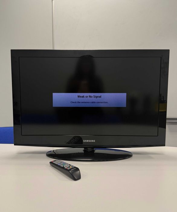 Samsung LE32D403E2W, 32", HD Ready – работещ телевизор с дистанционно