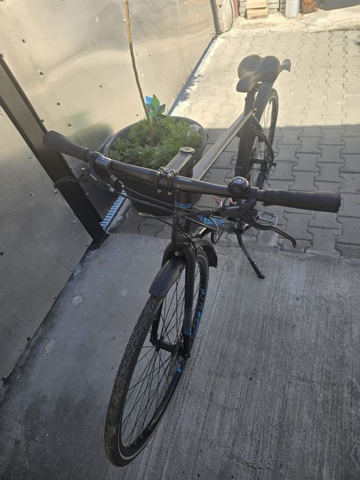 Bicicleta cu cadru de aliaj
