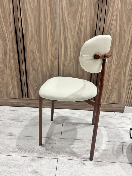 Продам хитовые стулья 4 шт