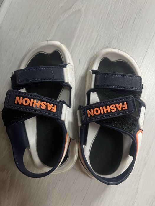 Продаю детскую обувь