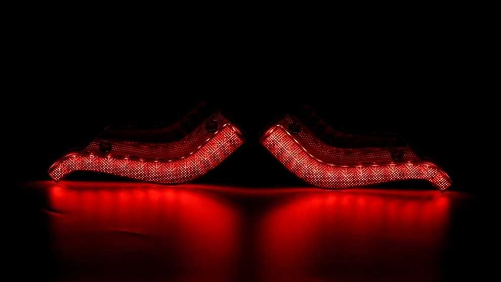 Безжични  Led стопове с магнит и вендуза, неон ефект 12V  за ремарке каравана платформа и др.