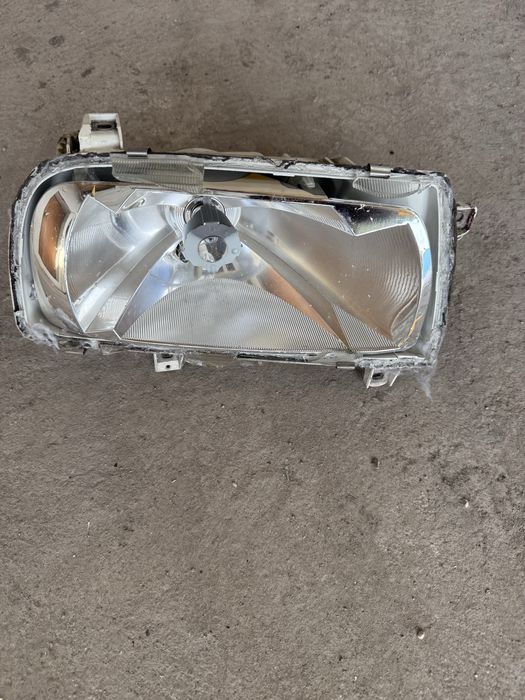 Фара правая Vento Hella