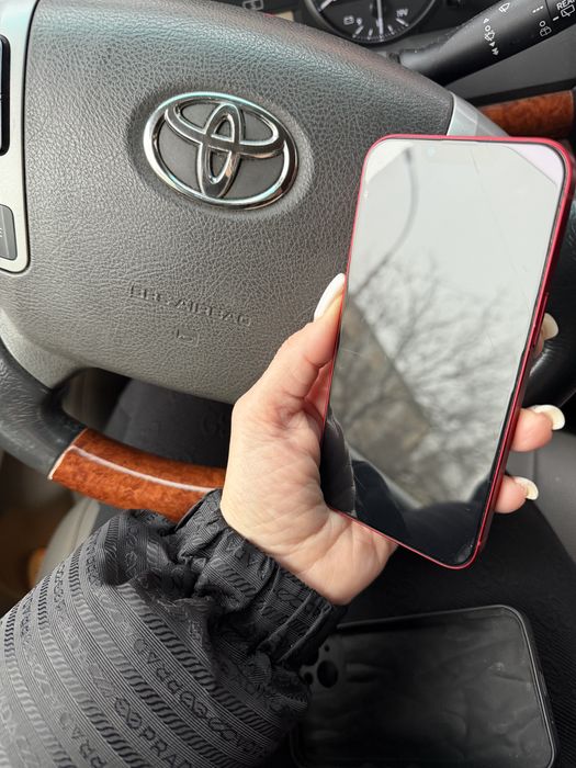 IPfone 13 краснвй