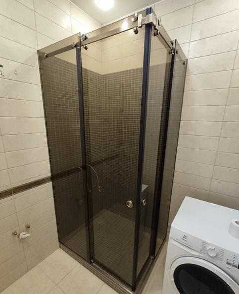 Душ кабина  DUSH KABINA Dushevaya Kabina Безрамная  душевая кабины  o1