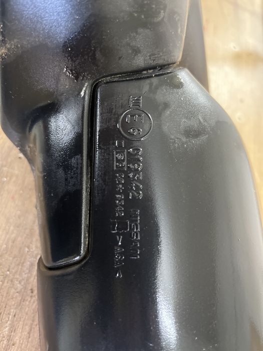 Продаи зеркало заднего вида.