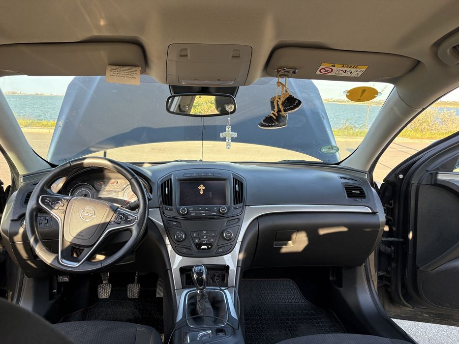 Opel isignia. Vand urgent plec din tara .