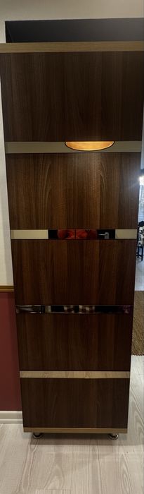 Vand dulap din lemn, stare impecabila