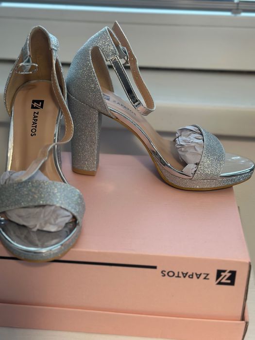 Елегантни сандали в сребристо