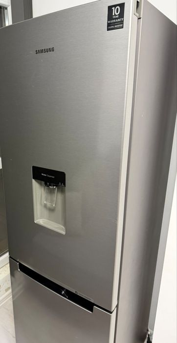 Продавм Хладилник SAMSUNG RB31FDRNDSA/EF