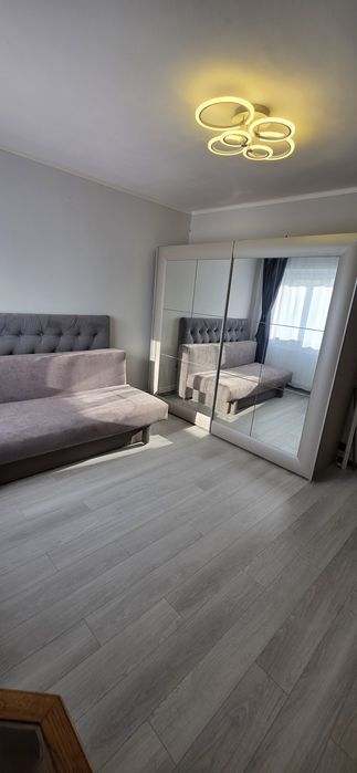Proprietar Ofer spre închiriere apartament cu o cameră