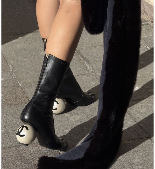 Сапоги Шанель с жемчужным каблучком