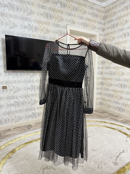 Вечернее черное платье в горошек