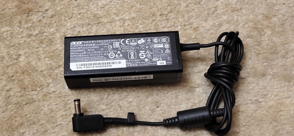 ACER 45W Incarcator 19V-2.37A adaptor fuctional 60 lei