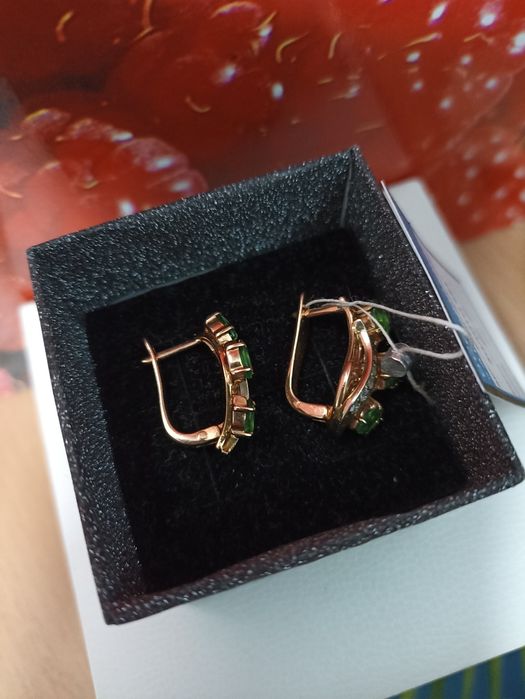 Новые золотые серьги 585 пробы