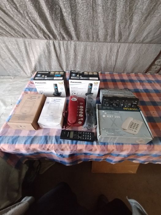 Телефоны, электросчетчики, магнитола