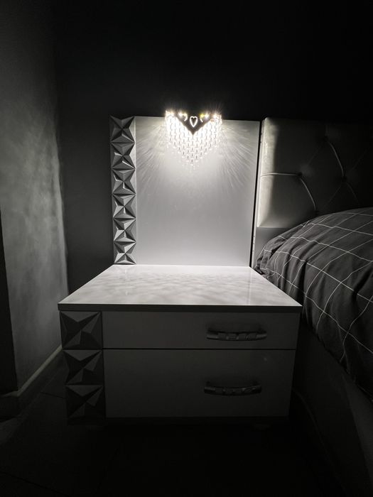 Здравейте, продавам спален комплект.