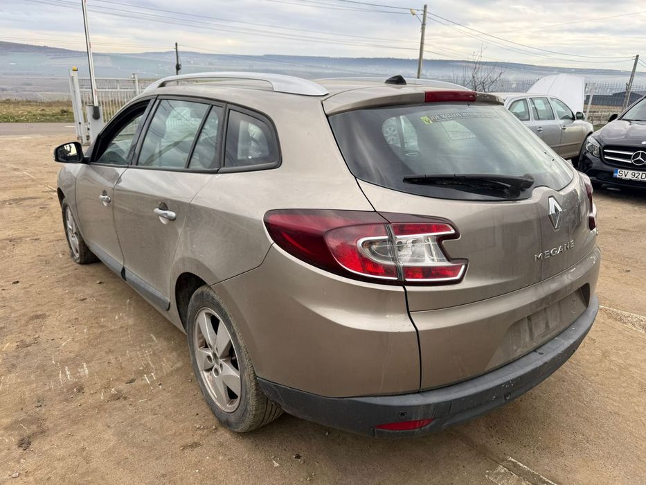 Dezmembrez / Dezmembrari / Piese / Accesorii Renault megane 3 bej 1.5 dci K9K 830 break 2009