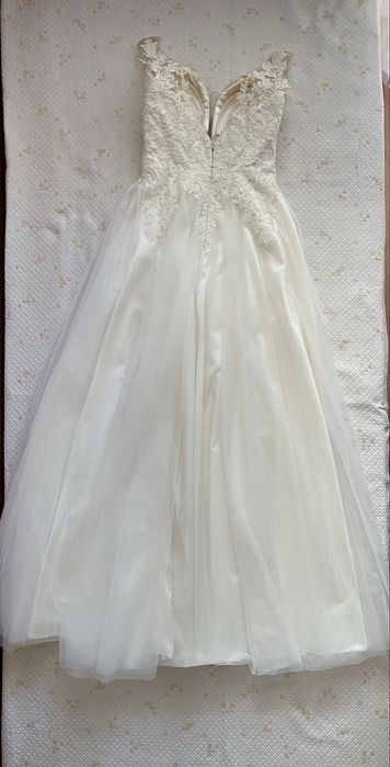Нова сватбена рокля, размер М, с воал