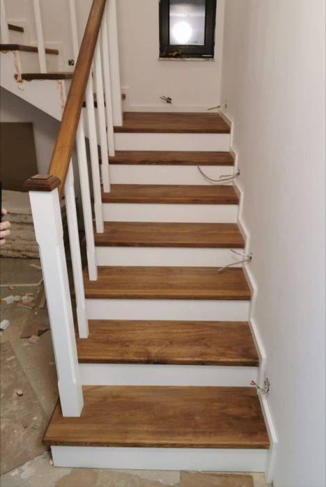 Scari din lemn masiv