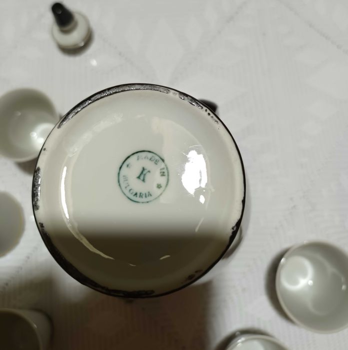 Стар български порцеланов сервиз за греяна ракия.
