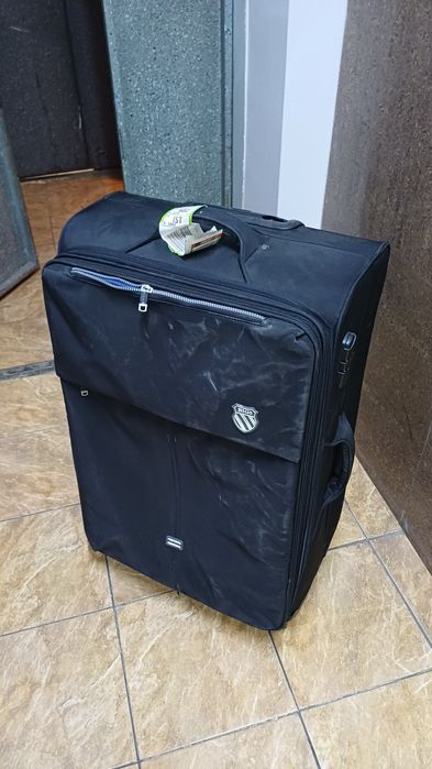 Чемодан отдам даром