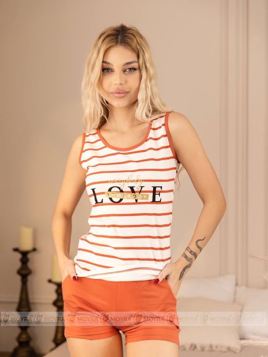 Meni birovnikini yalashga majbur qildi