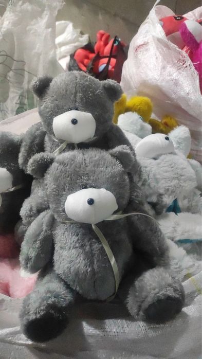 Yumshoq oyinchoqlar sehdan optimga sotiladi