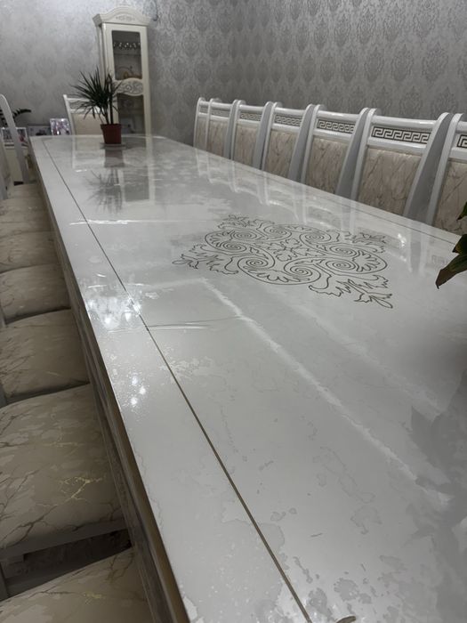 Стол 20 стульями