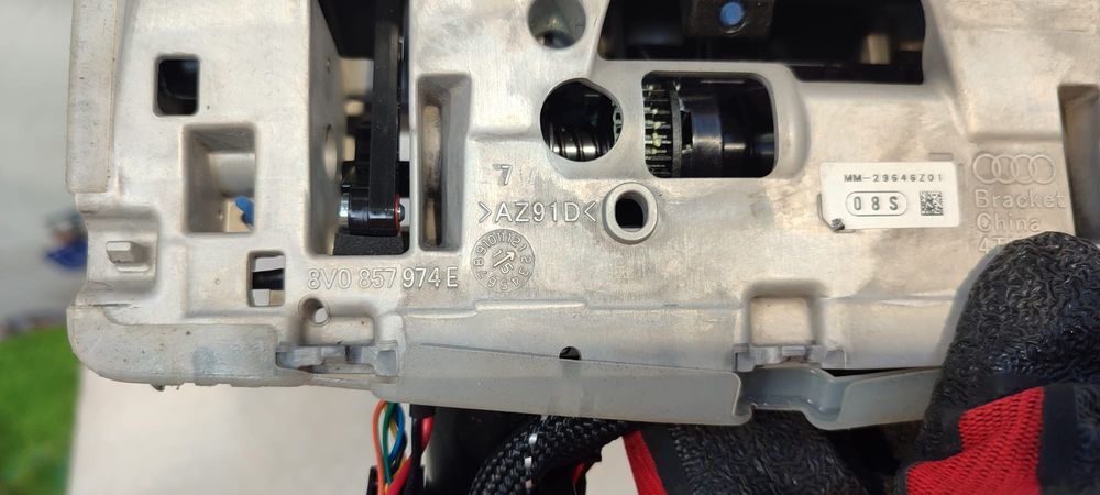DISPLAY CENTRAL MULTIMEDIA / ECRAN RETRACTABIL MMI AUDI A3 8V 2015 / 2012–2016 / COD OEM 8V0 857 273 M / 8V0857273M (5E2)