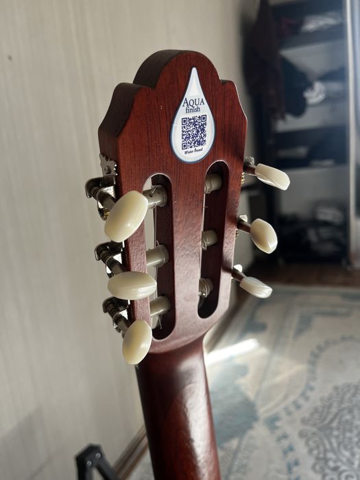 Классическая гитара с подключением.