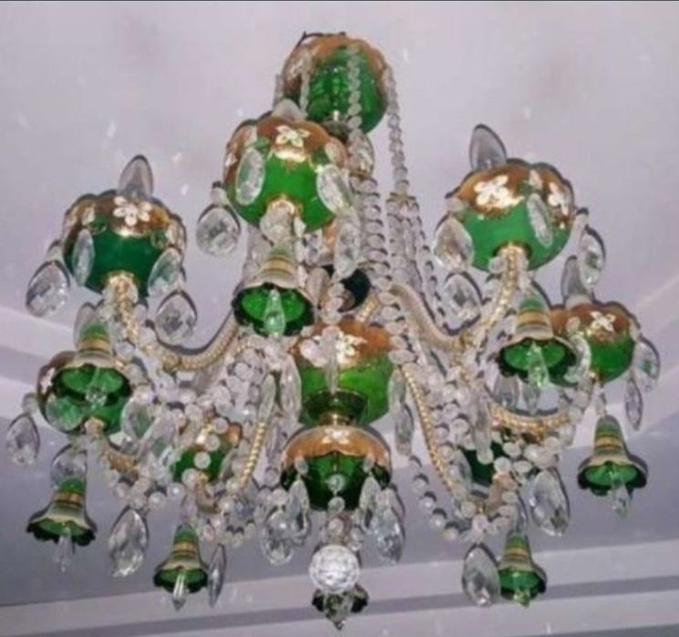 Продаю люстру с позолотой