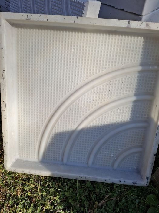 Продавам калъпи за бетонови изделия