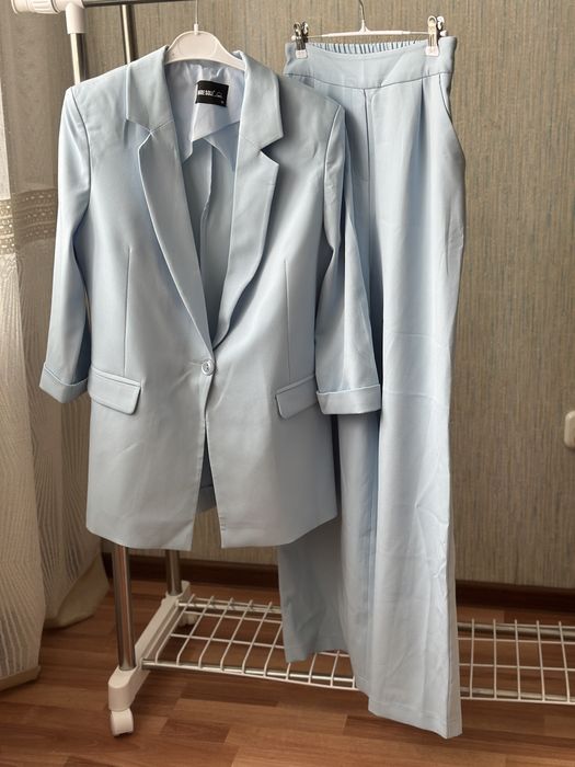 Продам платье, костюм и длинные юбки