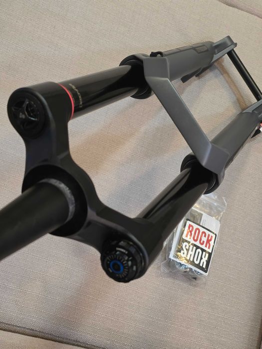 RockShox ZEB Ultimate Charger 3 190mm RC2 29 DebonAir+ furca MTB