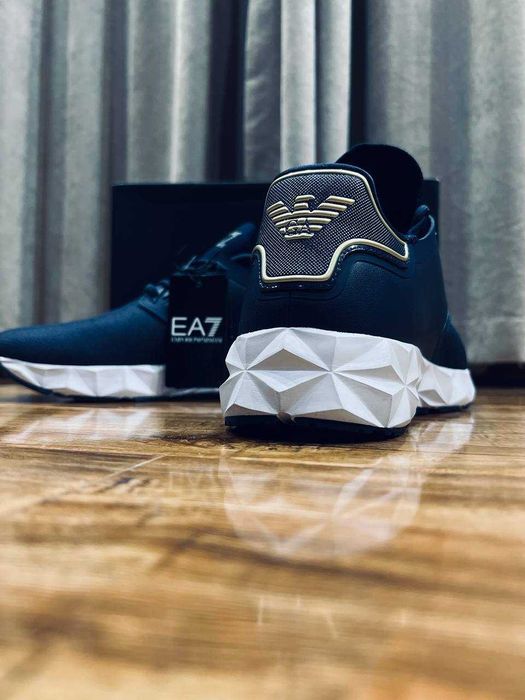 EA7 Armani мужские кроссовки РАЗМЕР 40.5