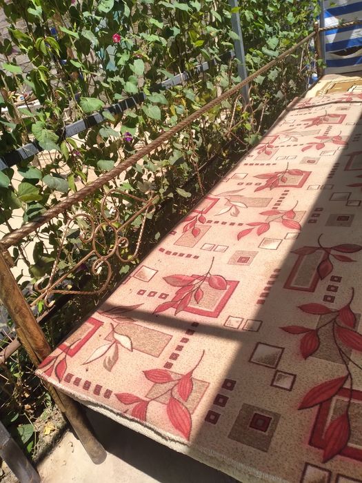 Разбирается .2.50м на 4.50м.С досками.