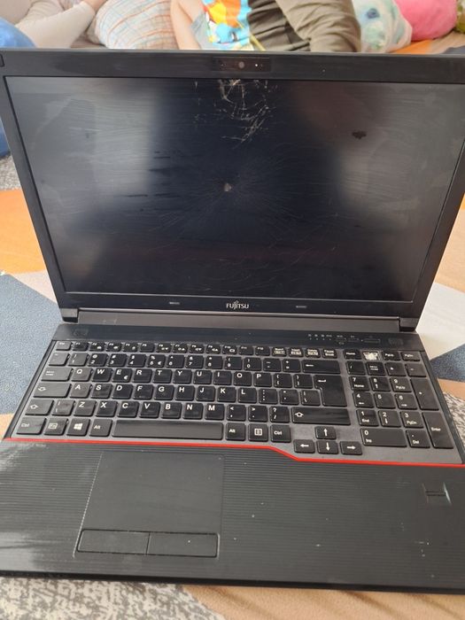 Vând laptop de piese