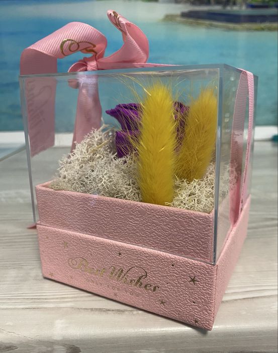 Cutie cadou „Best Wishes” cu trandafir de săpun si licheni 11,5×10 cm