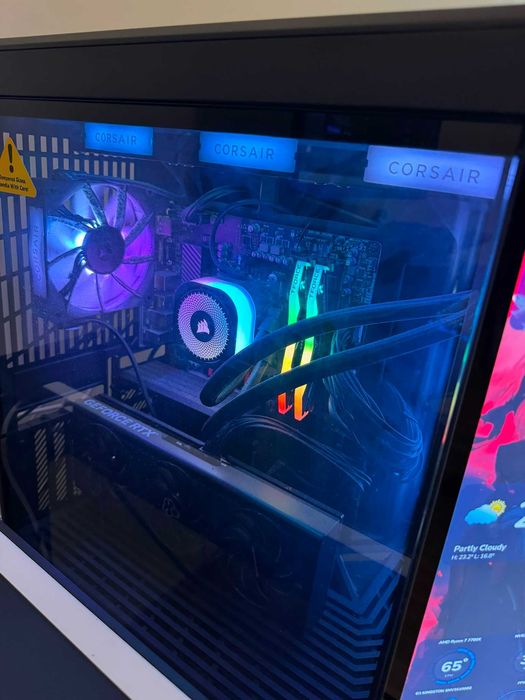 Pc  Rtx5070 , Ryzen 7700, 32 gb ram plus secretlab desk si toate accesoriile