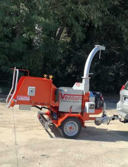 Tocator PROFESIONAL de lemn si creng tractabil cu motor pe benzina22cp